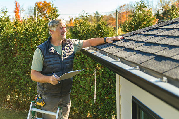 Professional Emergency Roof Repair technician working in Minneapolis, KS